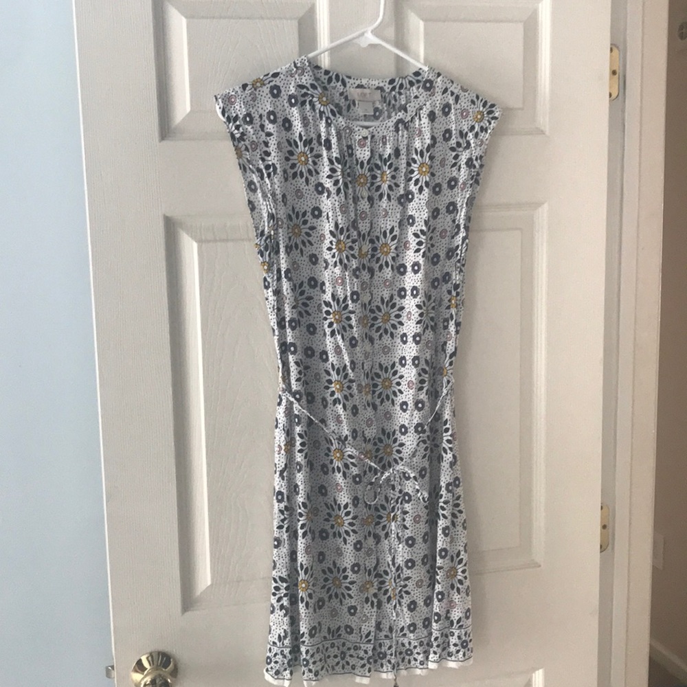 Pretty floral dress, cute on top of leggings